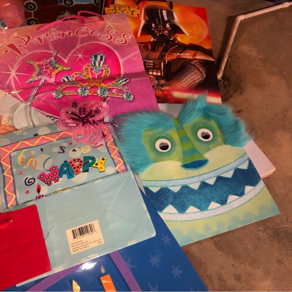 Bundle of assorted gift bags - Picture 5 of 7